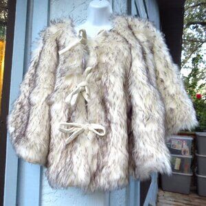 Nordstrom Womens Faux Fur Cape lined One size